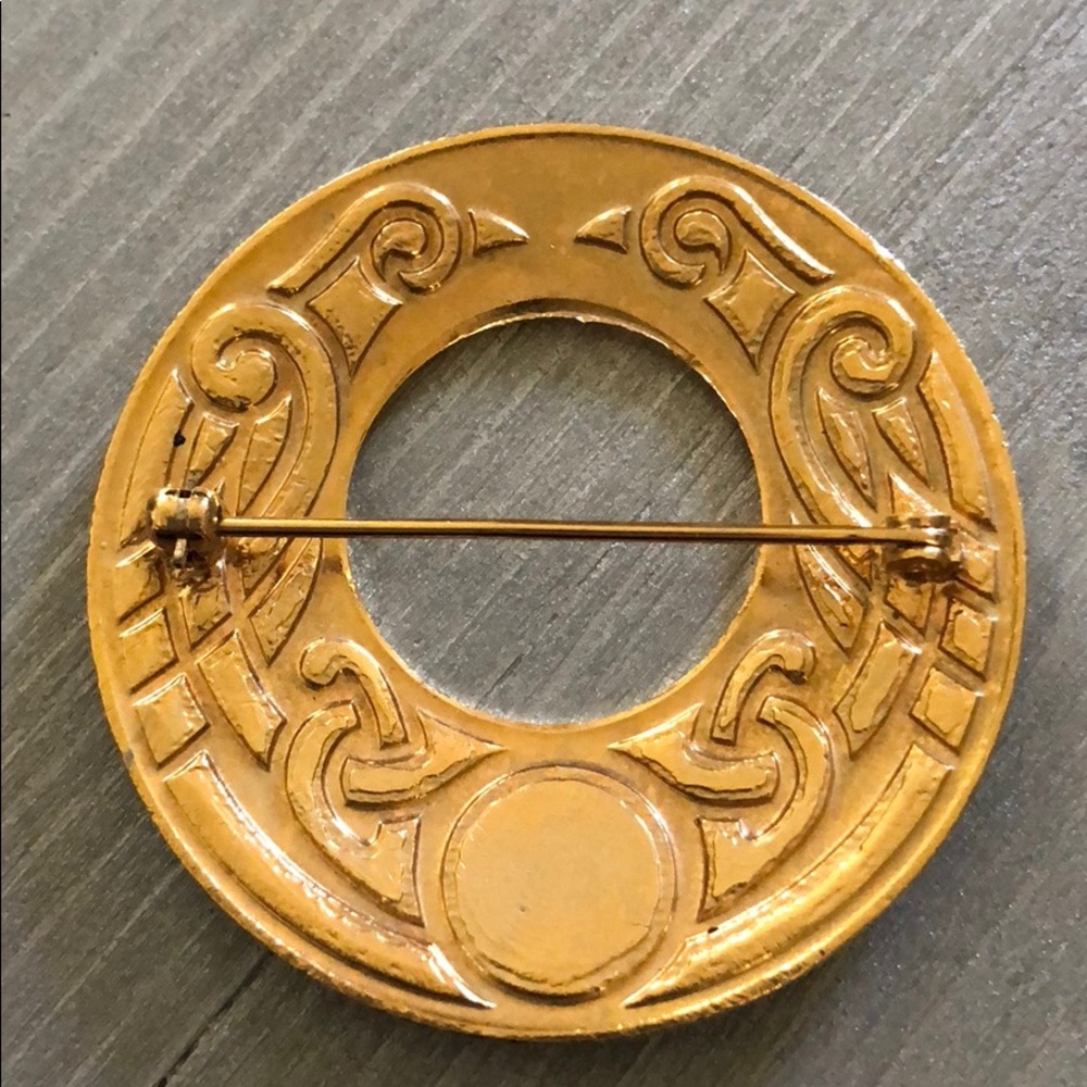Brooch - Picture 2 of 3